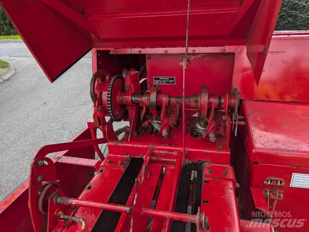 Massey Ferguson 124 Ķīpu preses
