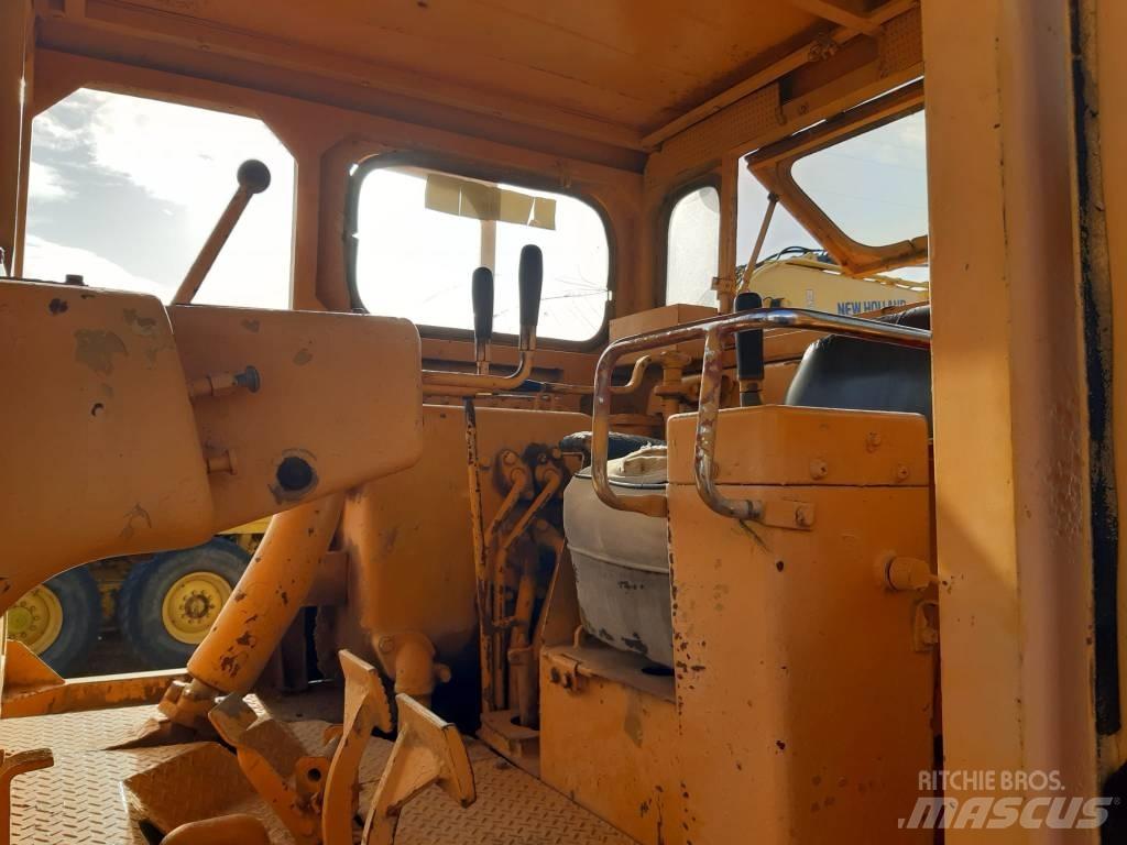Komatsu D 85 E-12 Kāpurķēžu buldozeri