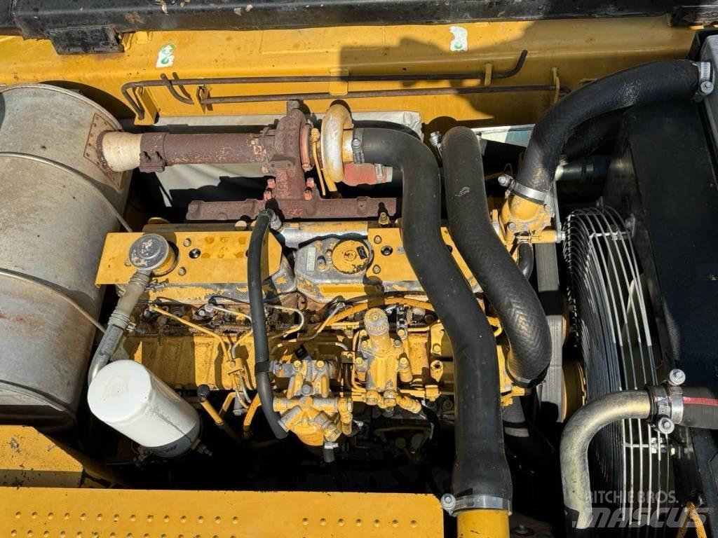 CAT 323 D L Kāpurķēžu ekskavatori