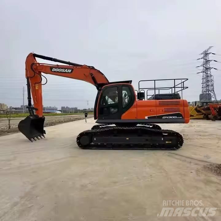 Doosan DX300LC Kāpurķēžu ekskavatori