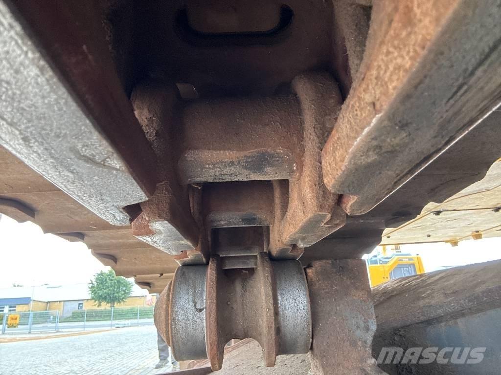 Komatsu HB215LC-1 Industriālie iekrāvēji