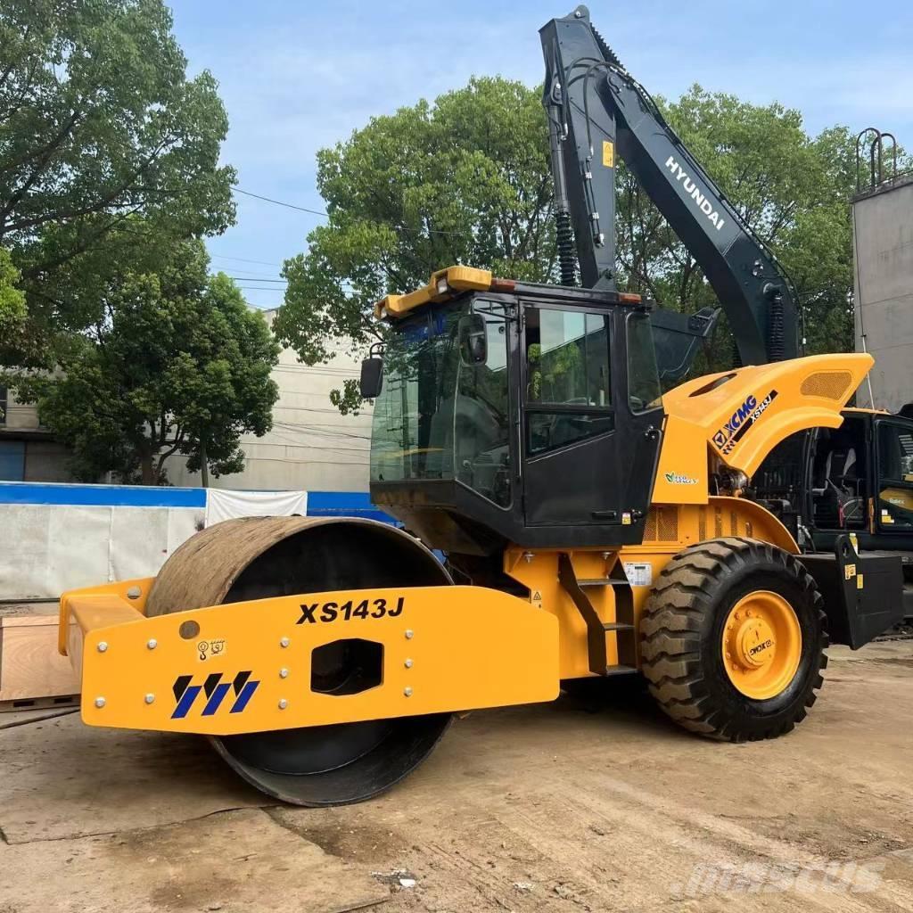 XCMG 143J Vienvalča grunts veltņi