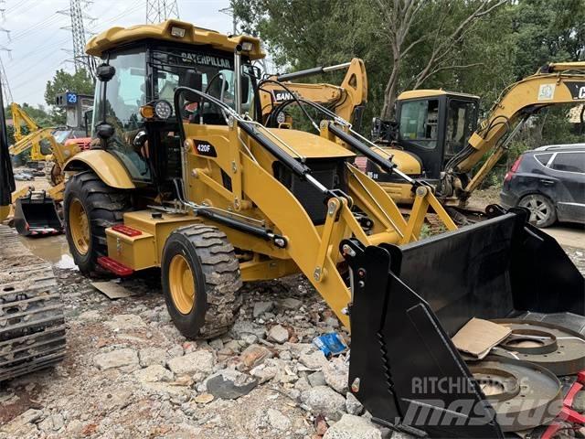 CAT 420 F Ekskavatori-iekrāvēji