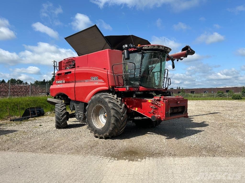 Case IH 7250 Ražas novākšanas kombaini