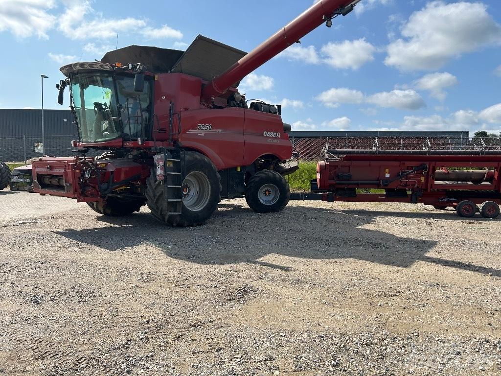 Case IH 7250 Ražas novākšanas kombaini