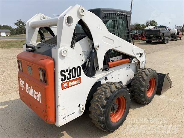 Bobcat S 300 Lietoti riteņu kompaktiekrāvēji