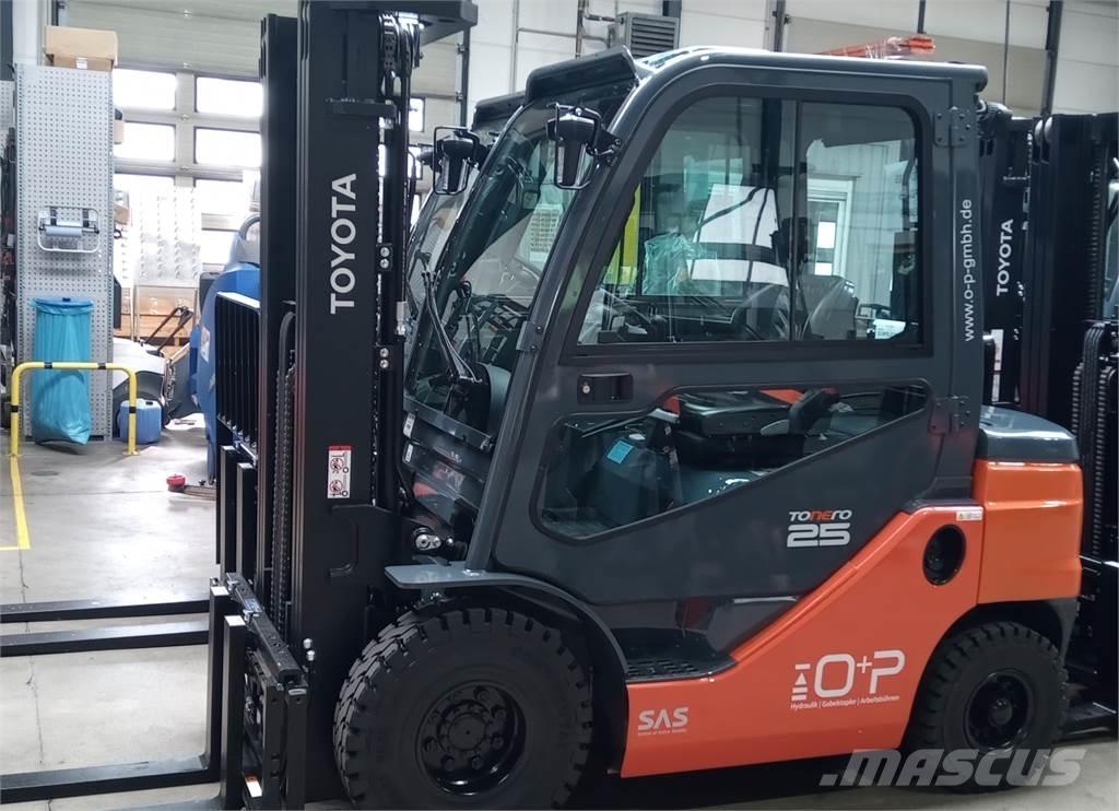Toyota 52-8FDF25 Tehnika ar dīzeļa dzinēju