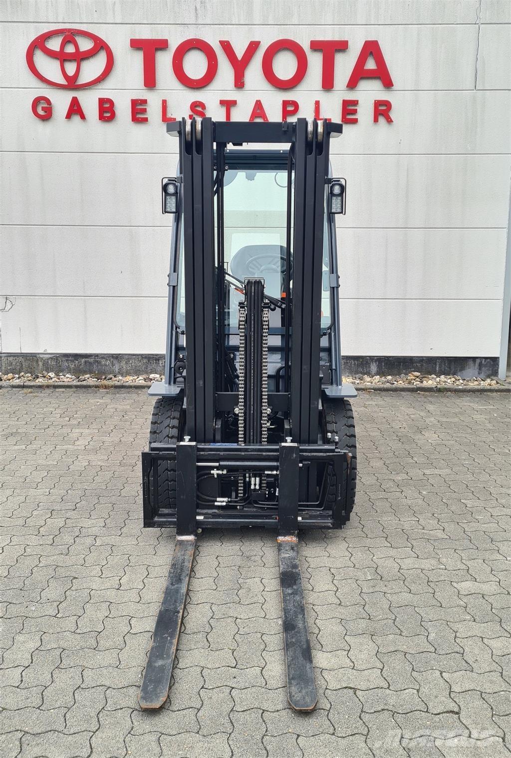 Toyota 52-8FDF25 Tehnika ar dīzeļa dzinēju