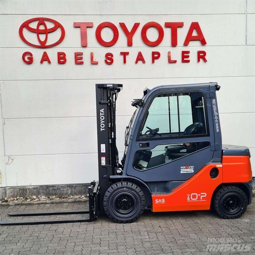 Toyota 52-8FDF25 Tehnika ar dīzeļa dzinēju