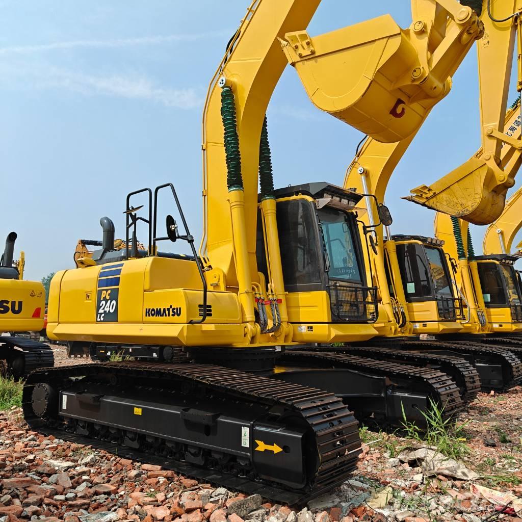 Komatsu 240 Kāpurķēžu ekskavatori