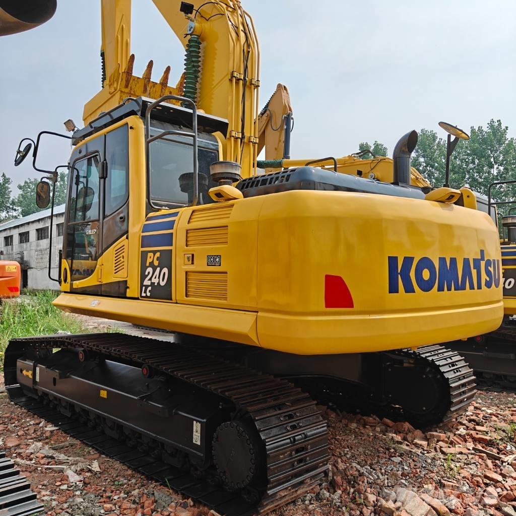 Komatsu 240 Kāpurķēžu ekskavatori