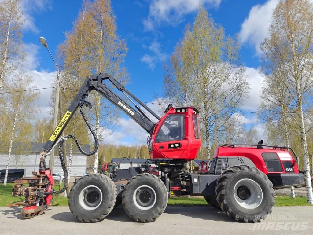 Komatsu 951 Harvesteri