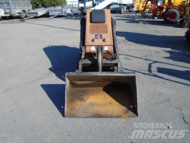 Ditch Witch SK 650 Lietoti riteņu kompaktiekrāvēji