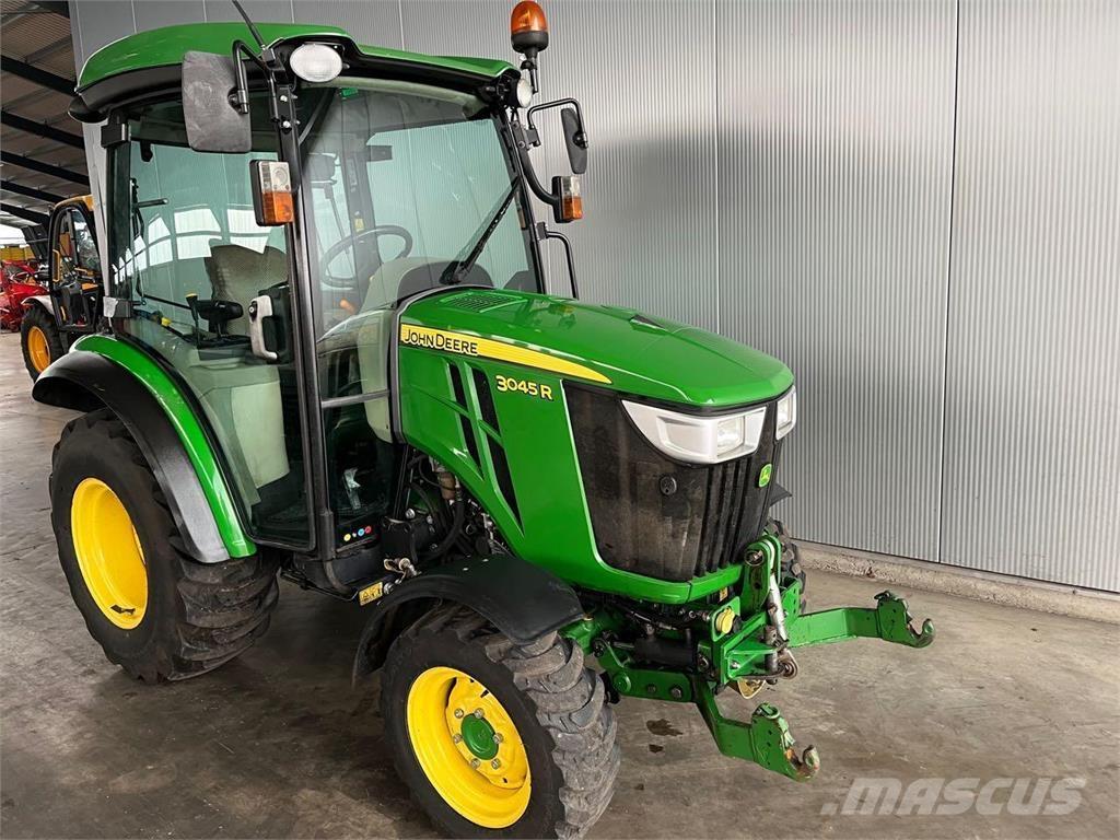John Deere 3045 R Traktori