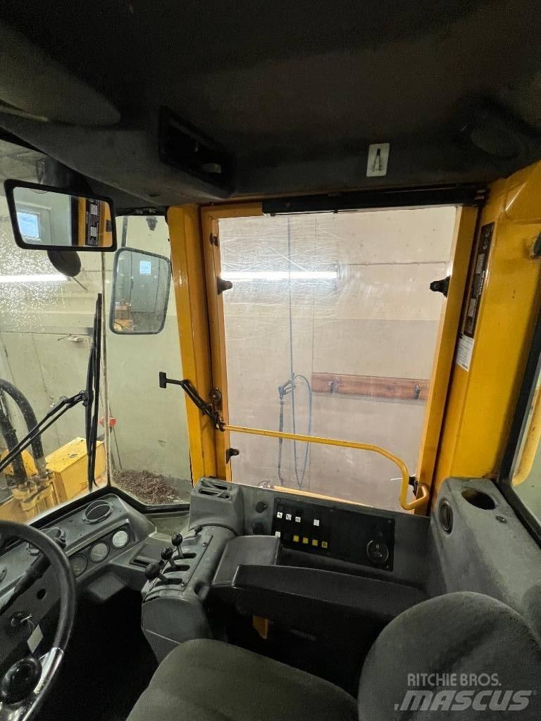 Volvo L90 B Iekrāvēji uz riteņiem