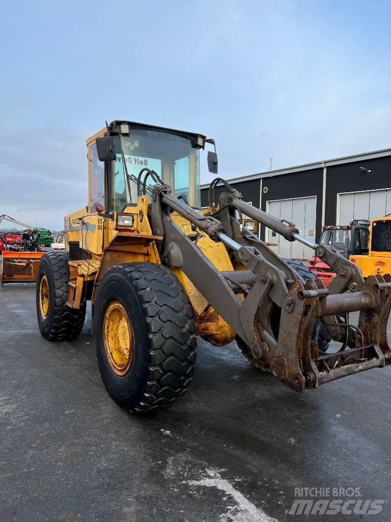 Volvo L90 B Iekrāvēji uz riteņiem
