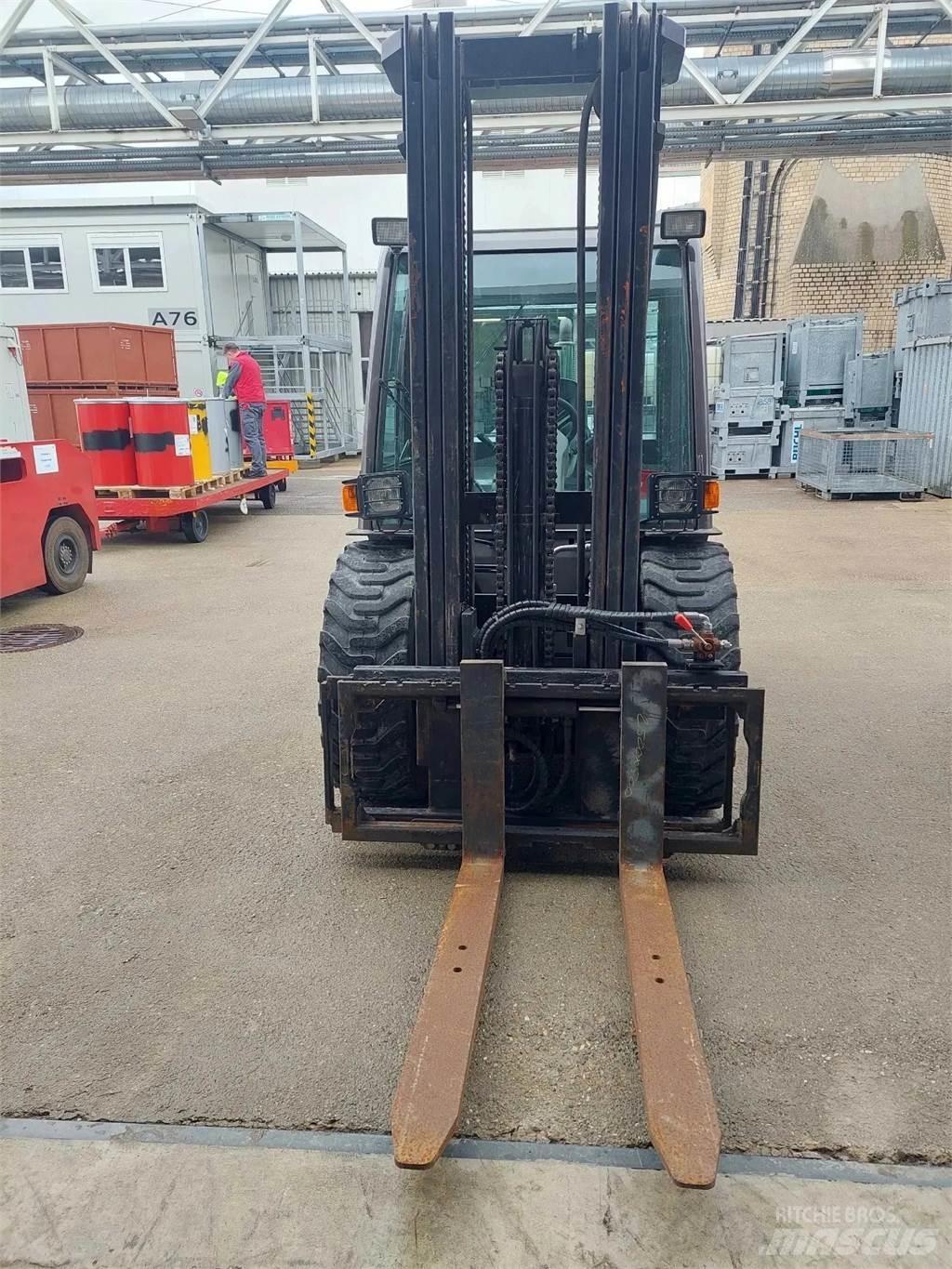 Manitou MSI 30 Tehnika ar dīzeļa dzinēju