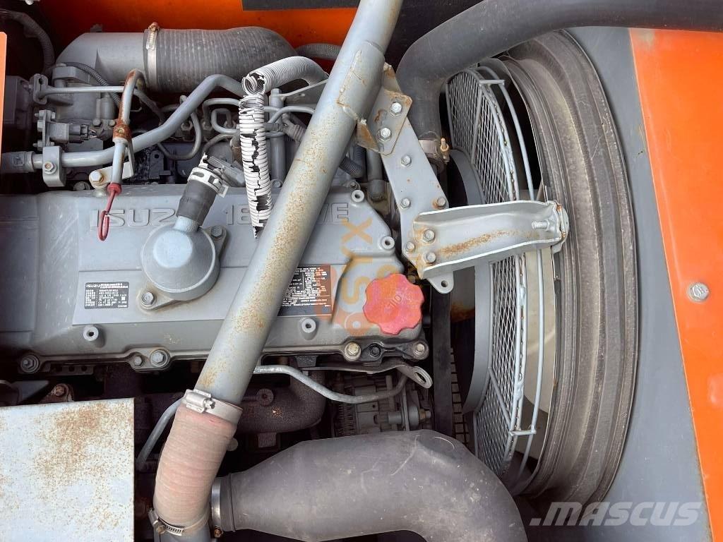 Hitachi ZX 240 Kāpurķēžu ekskavatori