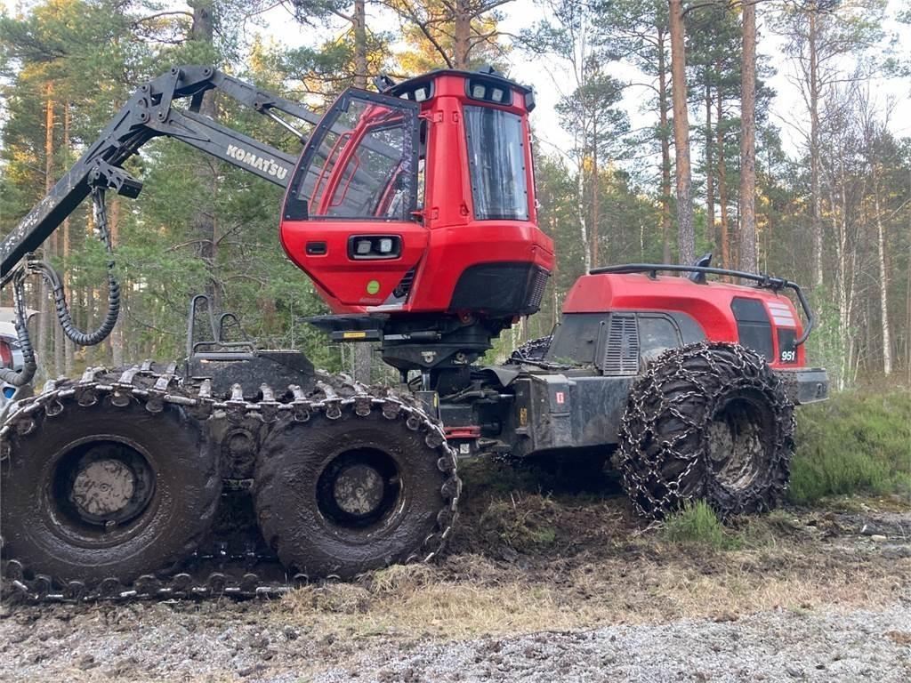 Komatsu 951 Harvesteri