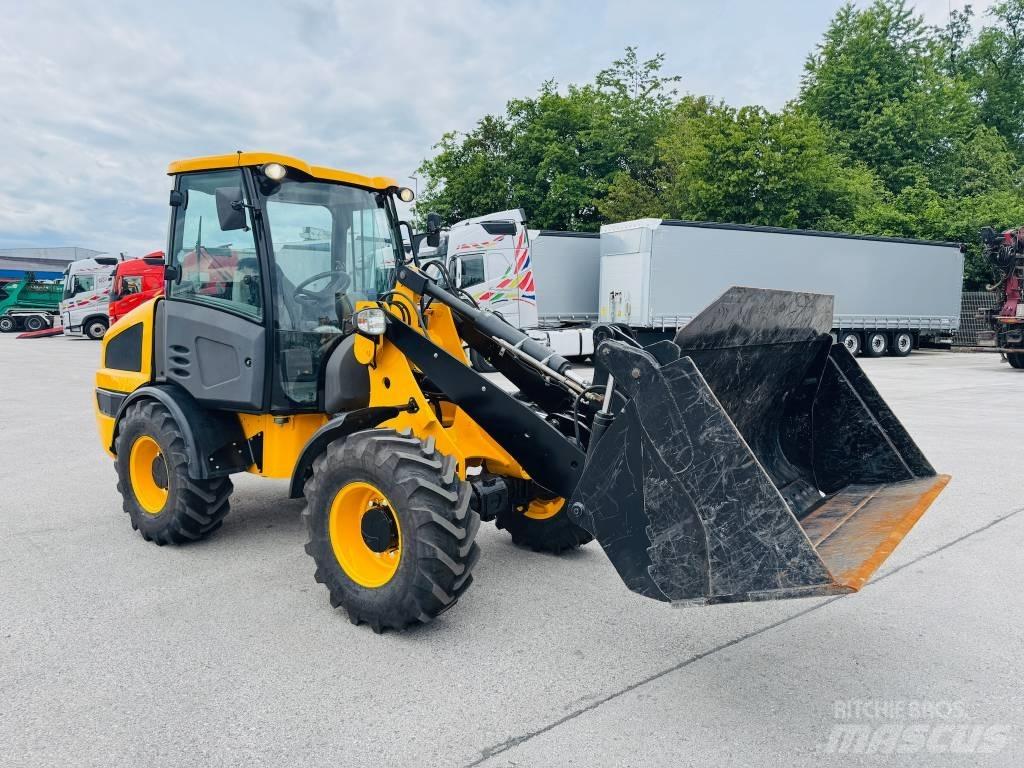 JCB 406 Iekrāvēji uz riteņiem