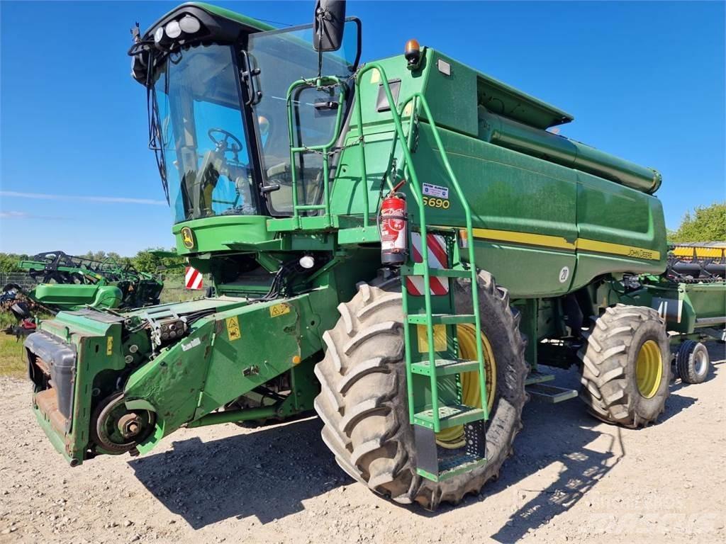 John Deere S690 Ražas novākšanas kombaini