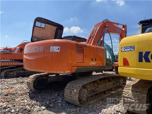 Hitachi ZX 250 Kāpurķēžu ekskavatori