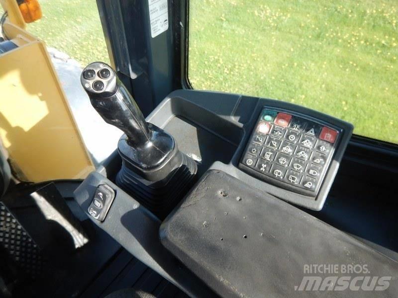 John Deere 624K Iekrāvēji uz riteņiem