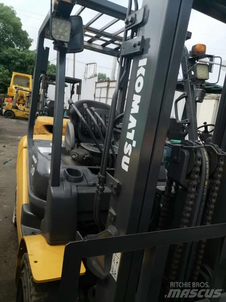 Komatsu 30 Teleskopiskie manipulatori