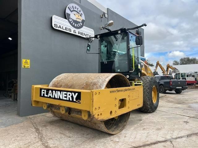 CAT CB 64 Divvalču grunts veltņi