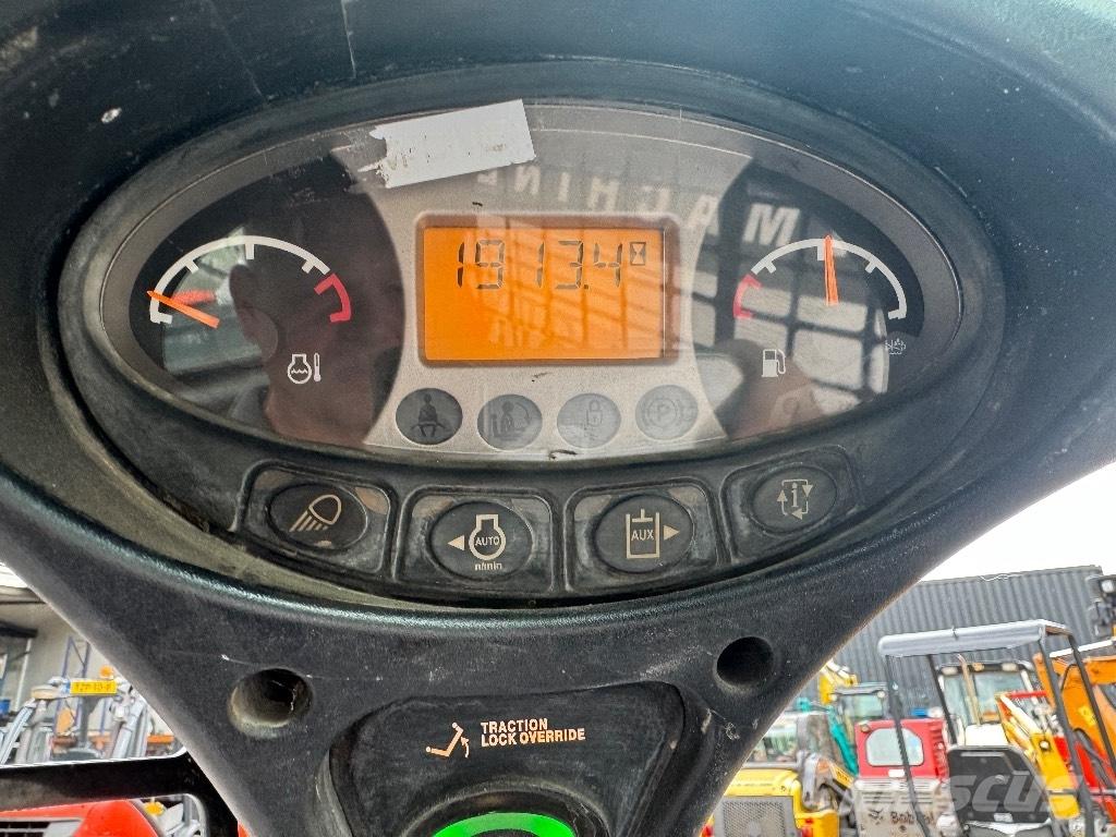Bobcat S 450 Lietoti riteņu kompaktiekrāvēji