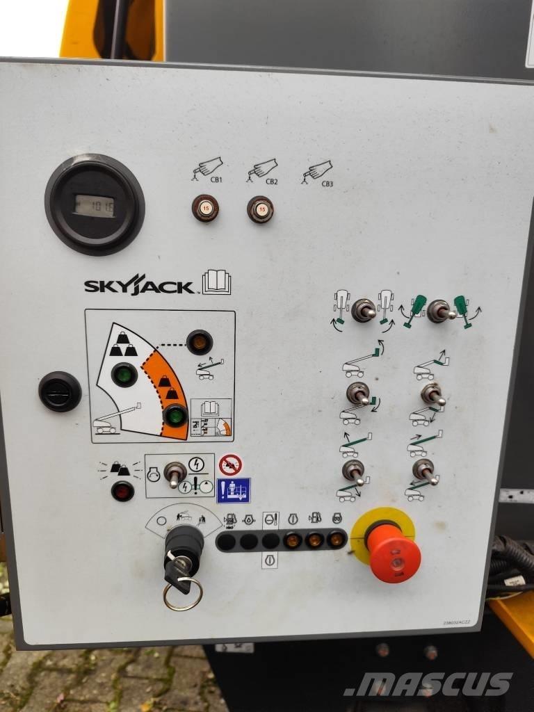 SkyJack SJ 45 T+ Teleskopiskie pacēlāji