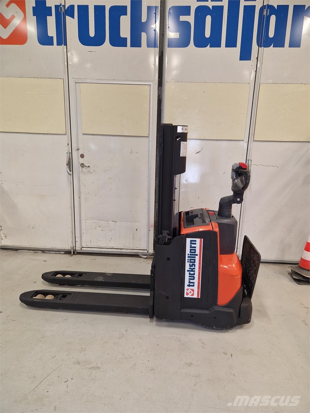 Toyota SWE200D Pašgājēji krautnētāji