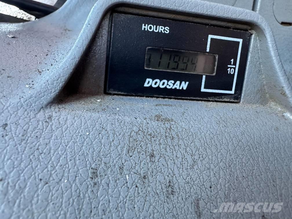 Doosan DX 170 W - 5 Ekskavatori uz riteņiem