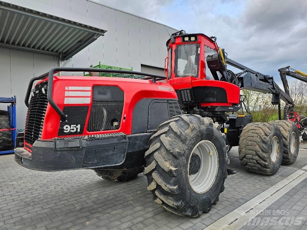 Komatsu 951 Harvesteri