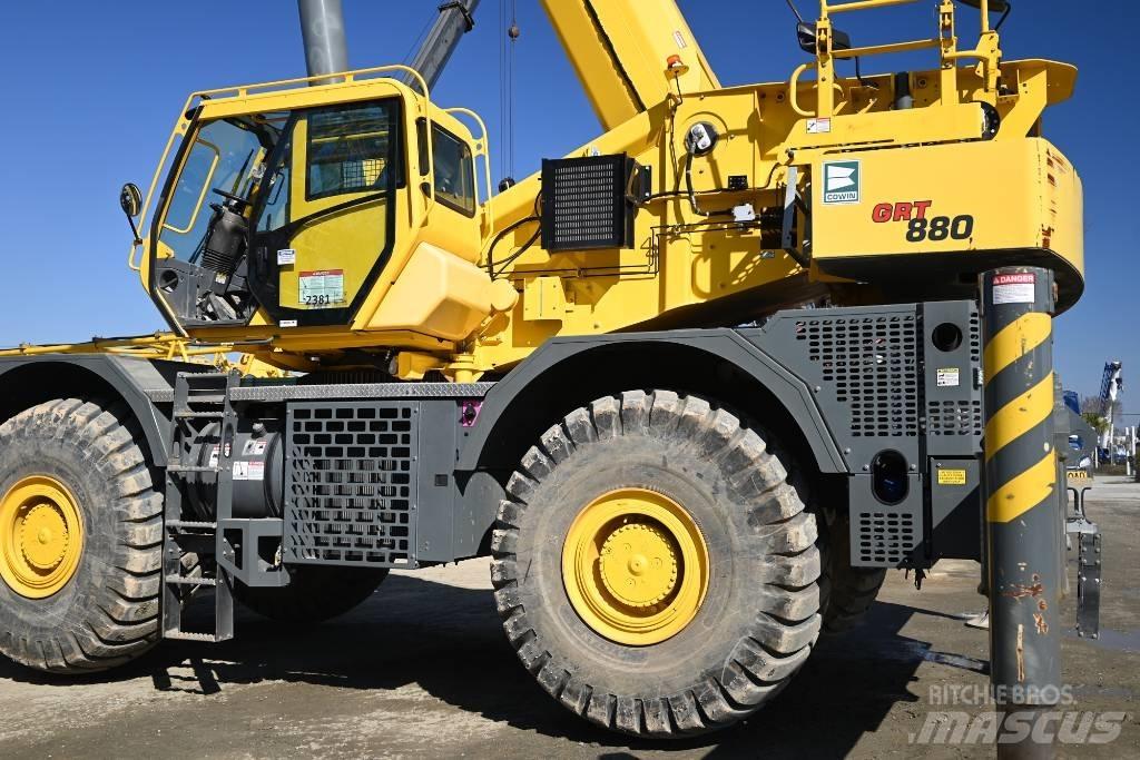 Grove GRT 880 Celtņi nelīdzenām virsmām