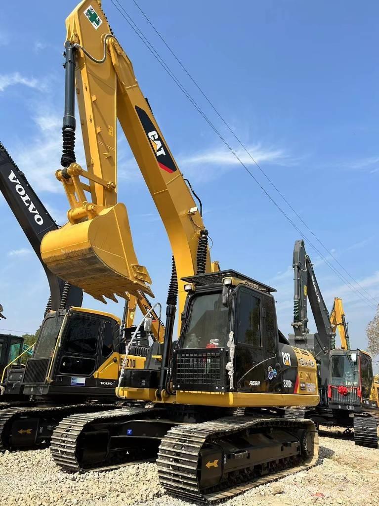 CAT 320D2 Vidēja lieluma ekskavatori 7 t - 12 t