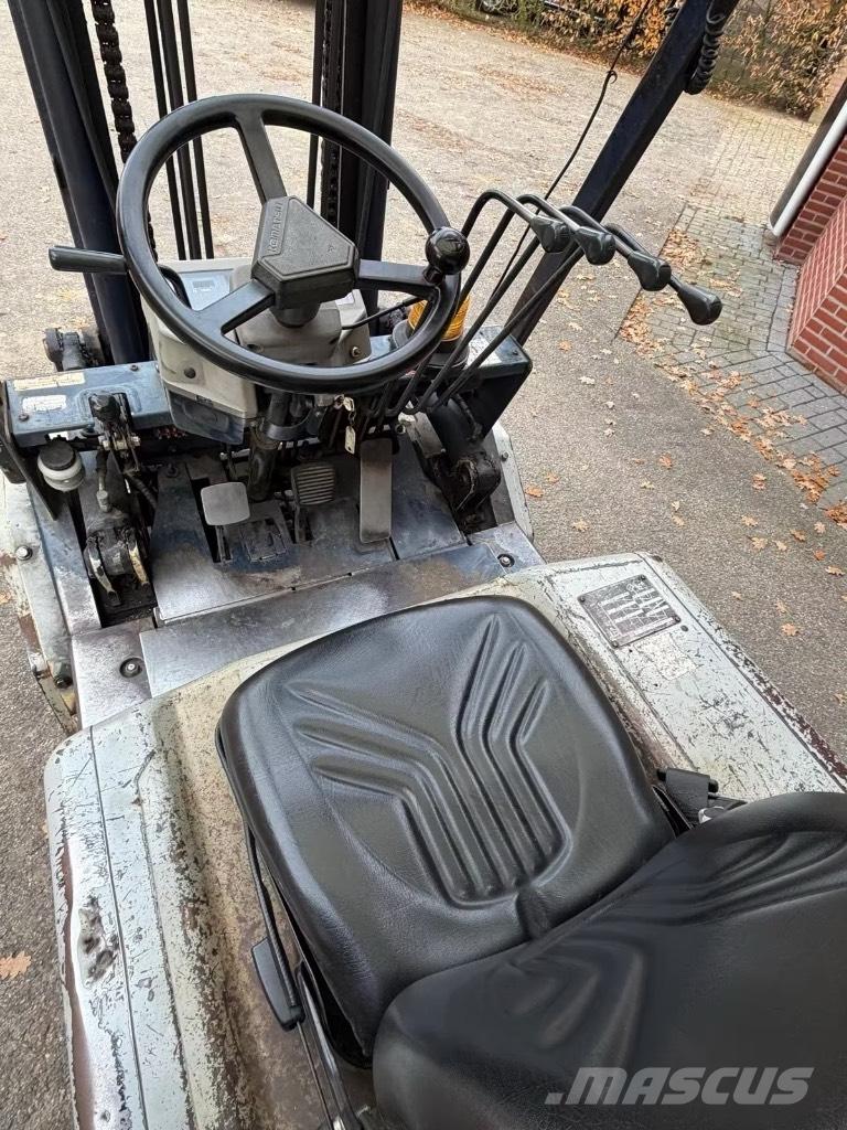 Komatsu FD30T-11E Tehnika ar dīzeļa dzinēju