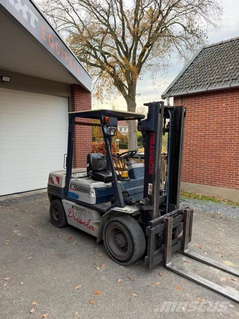 Komatsu FD30T-11E Tehnika ar dīzeļa dzinēju