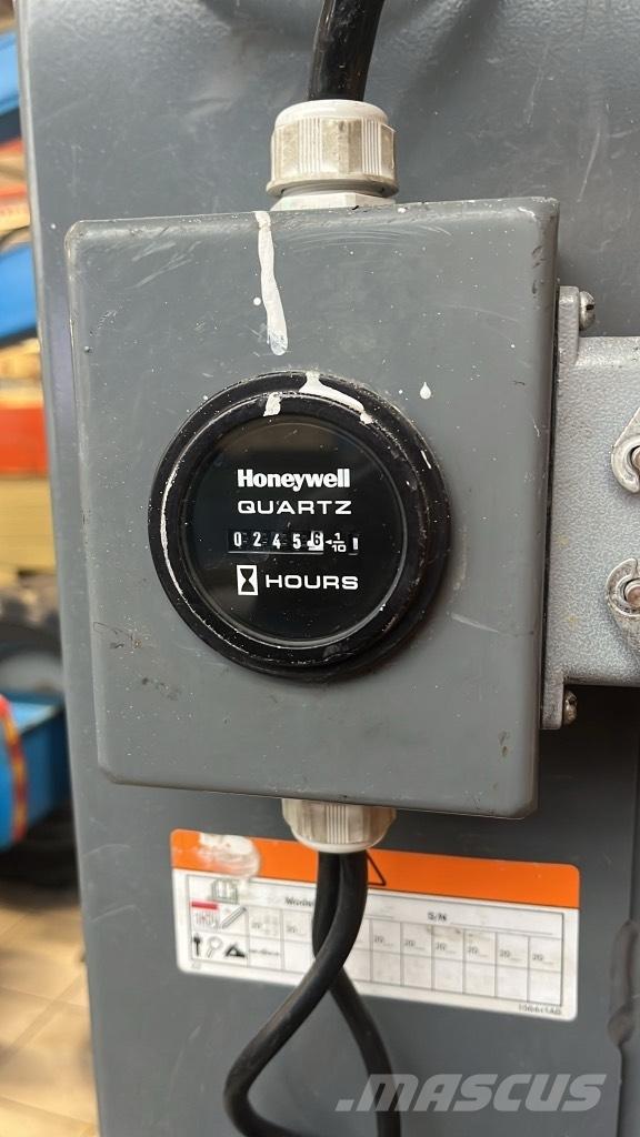 SkyJack SJ 16 Šķerveida pacēlāji