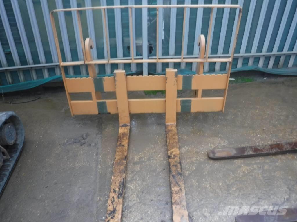 CASE 721 B XT Iekrāvēji uz riteņiem