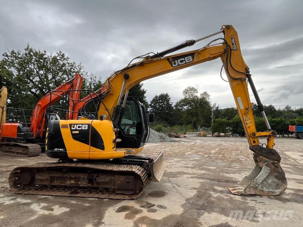 JCB JZ140 with blade Kāpurķēžu ekskavatori