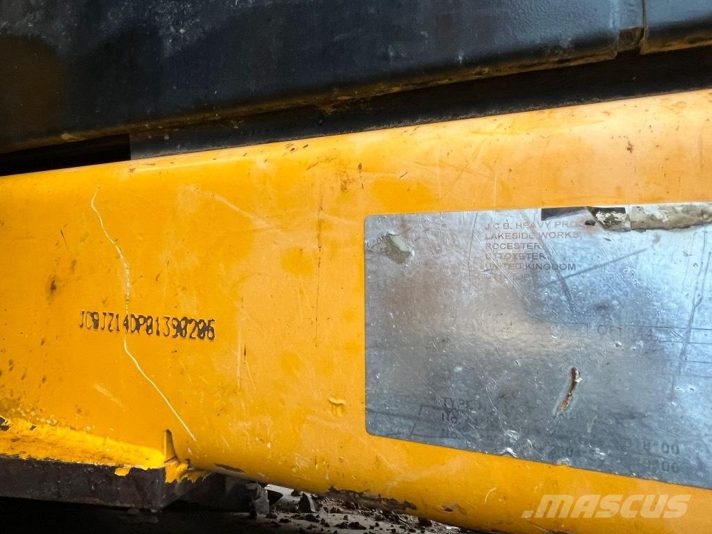 JCB JZ140 with blade Kāpurķēžu ekskavatori