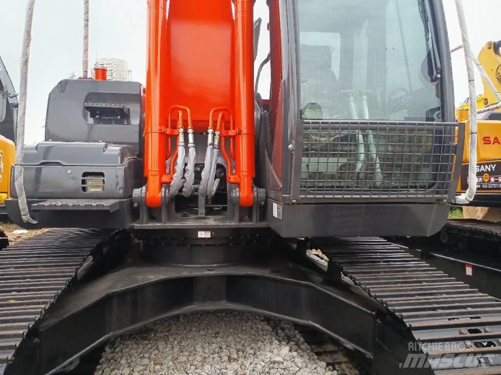 Hitachi ZX 200-3 Kāpurķēžu ekskavatori