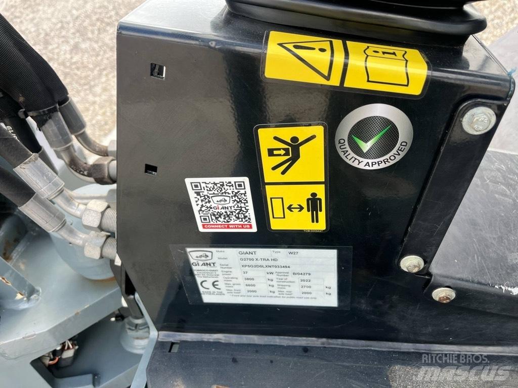 GiANT G2700 X-TRA HD Lietoti riteņu kompaktiekrāvēji