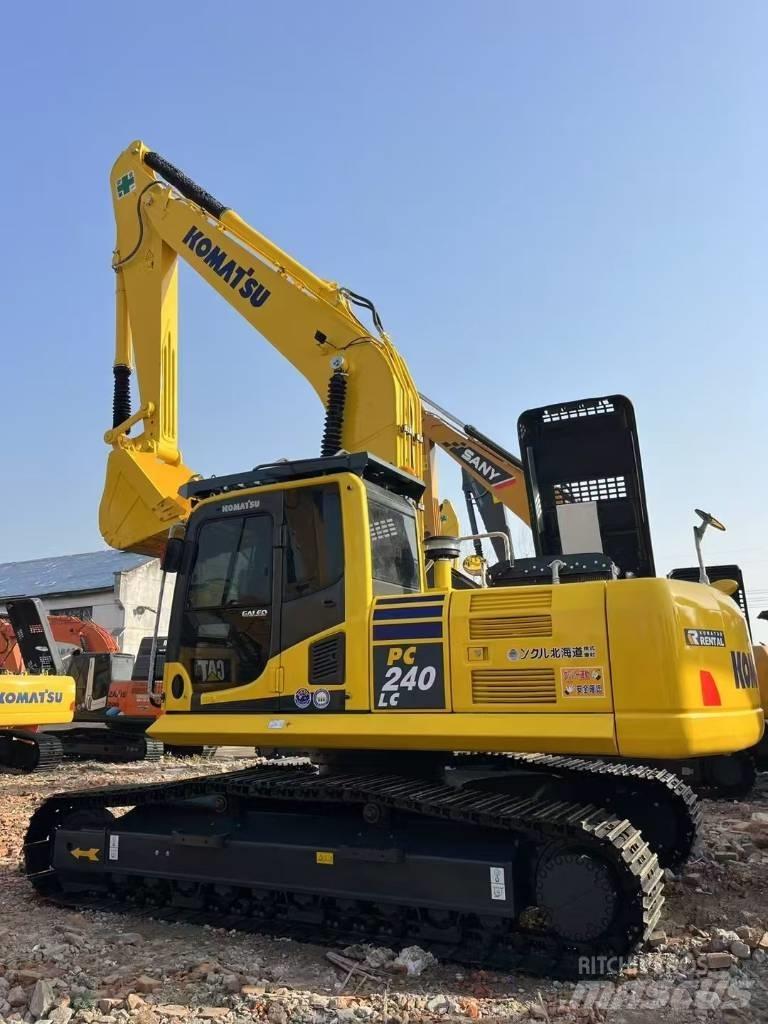 Komatsu 240 LC-8 Kāpurķēžu ekskavatori