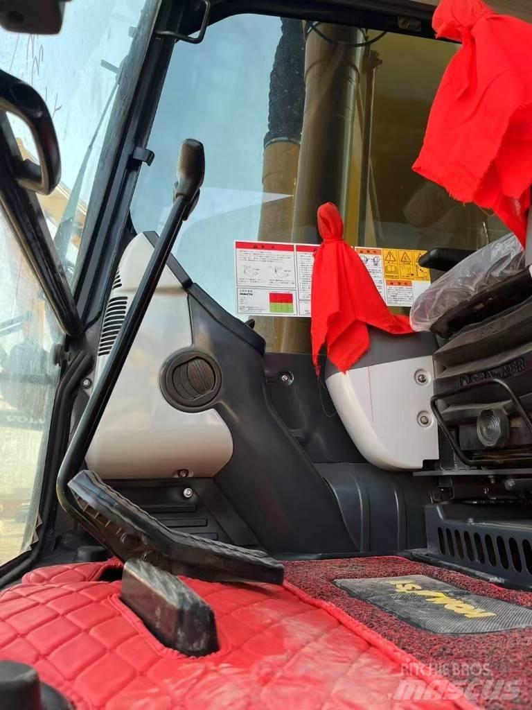Komatsu 240 LC-8 Kāpurķēžu ekskavatori