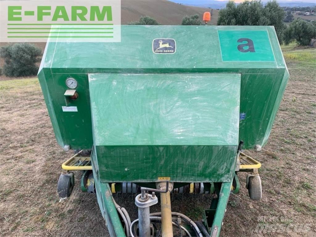 John Deere 690 Ķīpu preses