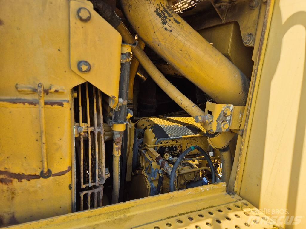 CAT 963B Kāpurķēžu iekrāvēji