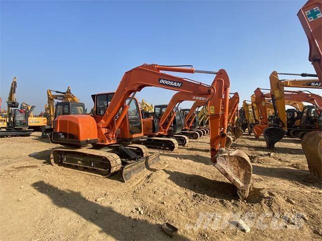 Doosan DX80 Vidēja lieluma ekskavatori 7 t - 12 t