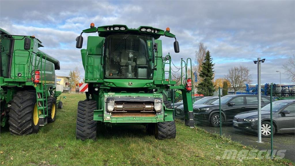 John Deere S680 Ražas novākšanas kombaini